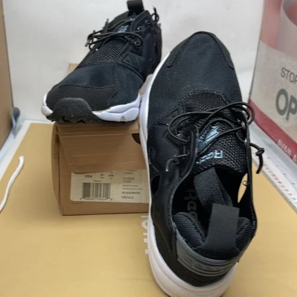 BNIB Woman’s REEBOK CLASSIC FURYLITE SR Black /White 6.5 - Picture 2 of 8